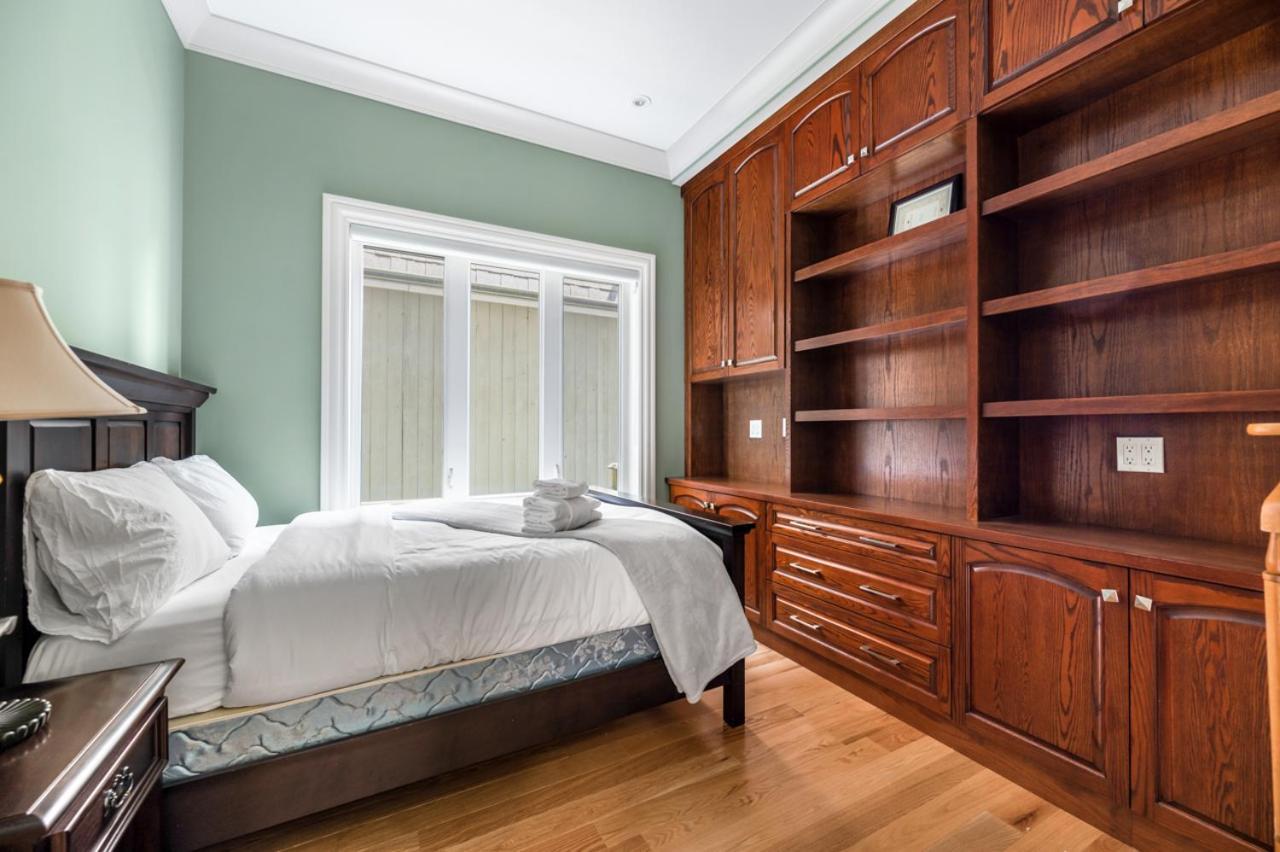 Haven: Luxurious Private Bedroom Near Attractions Gasthof Vancouver