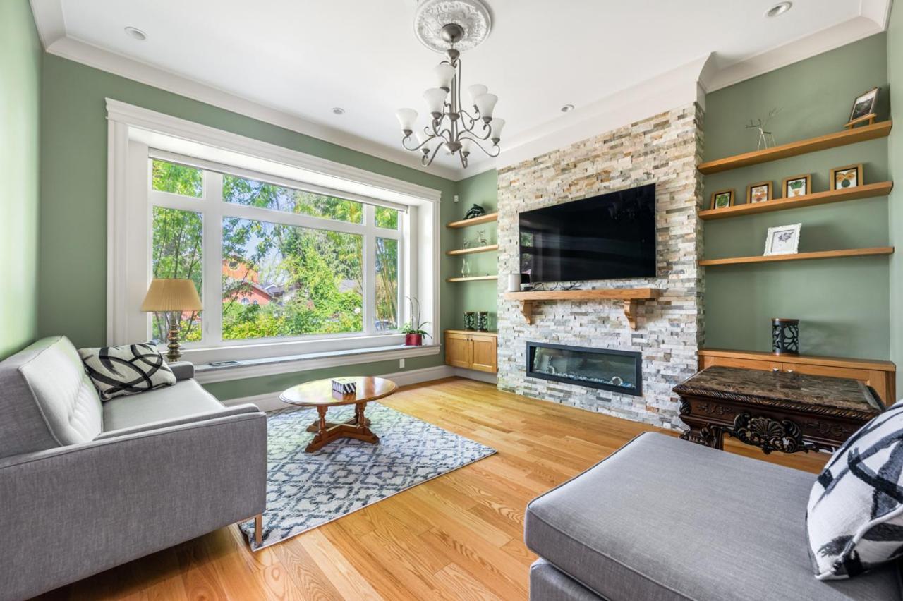 Gasthof Haven: Luxurious Private Bedroom Near Attractions *